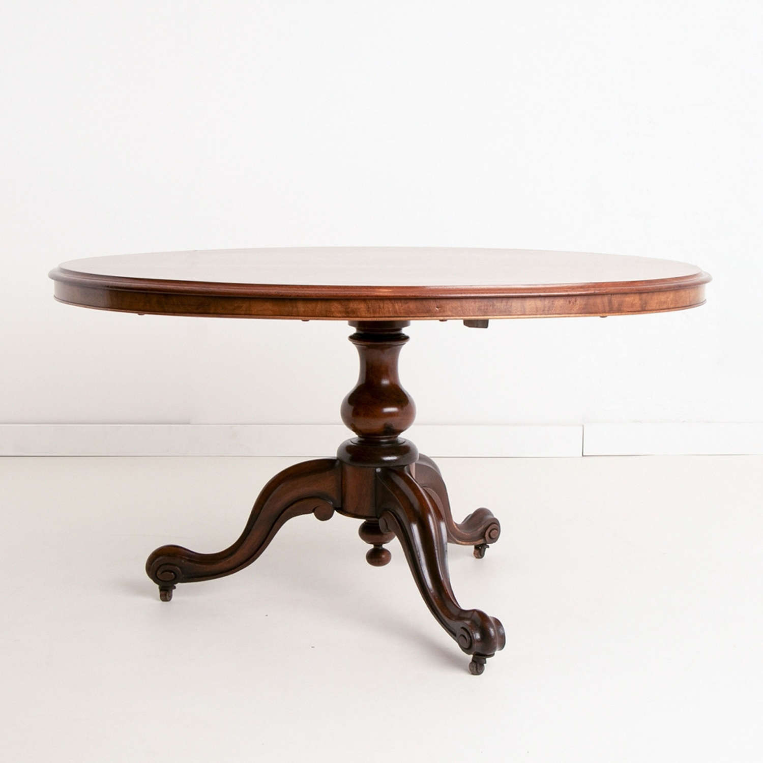 Victorian figured Walnut Loo Table