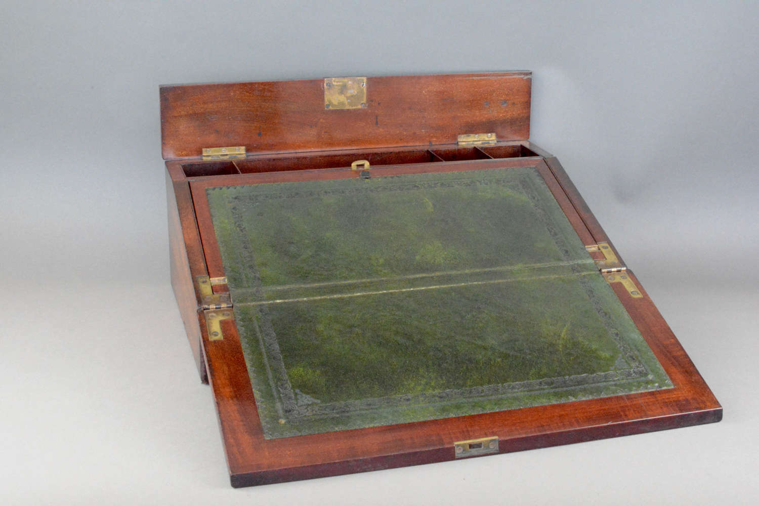 Understated Victorian Gentlemans mahogany writing box