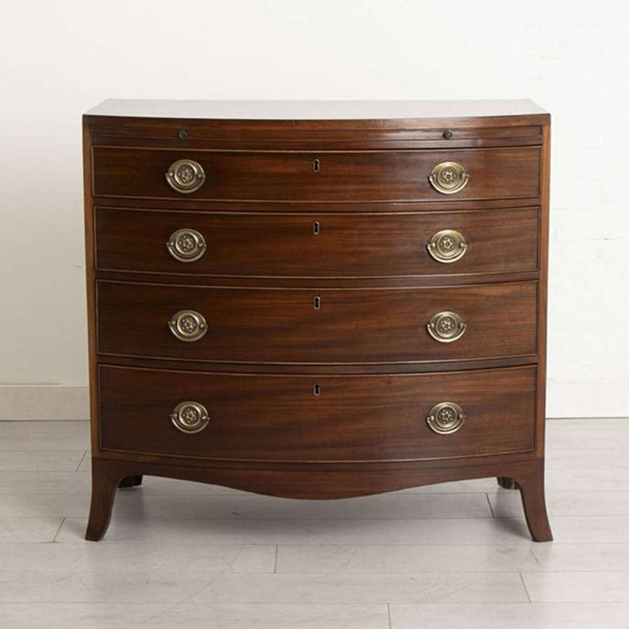 Early Georgian Mahogany Bow Fronted Chest of Drawers on Splayed Feet
